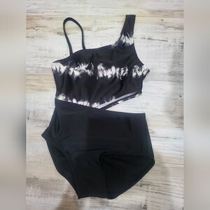 More Than Magic Black White One Shoulder Side Cutout One Piece Swimwear 6 NWOT